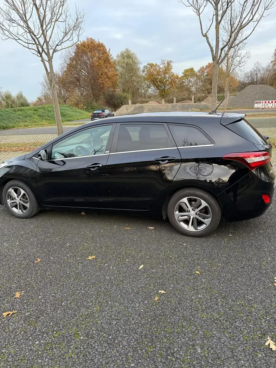 Second-hand Hyundai i30 110 CP (80 kW) 2017 Negru Break