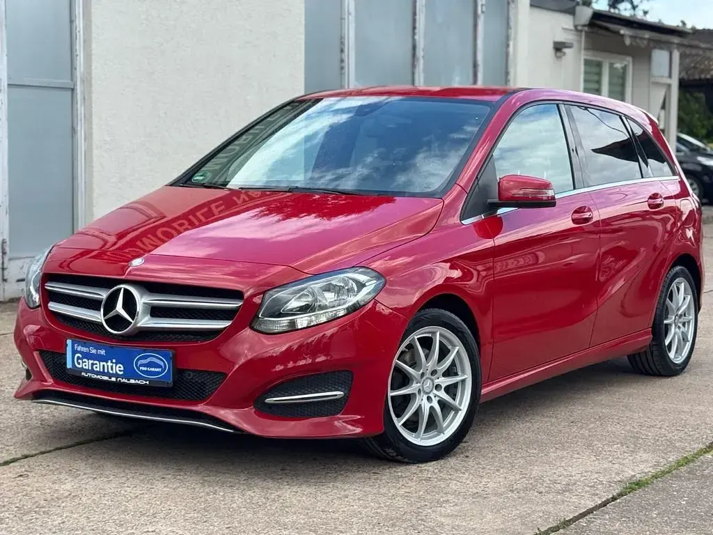 Gebraucht Mercedes B220 177 PS (130 kW) 2015 Rot Van / Kleinbus