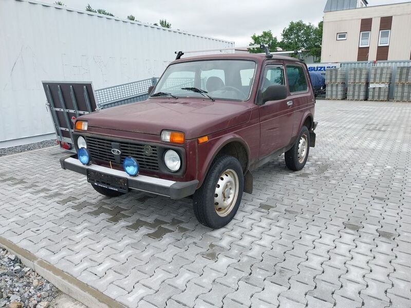 Rot Gebraucht 2012 Lada niva SUV | 3.990 € - Bild 1/4