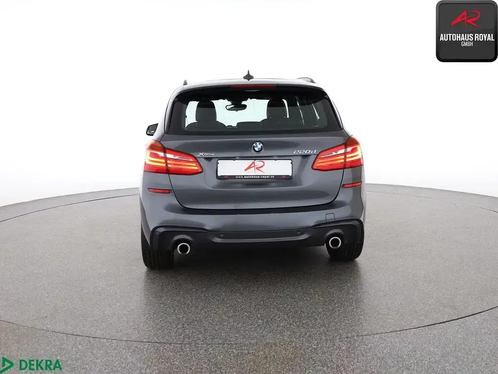Gebraucht BMW 220 Active Tourer M Sport 190 PS (139 kW) 2019 Mineralgrau Van / Kleinbus