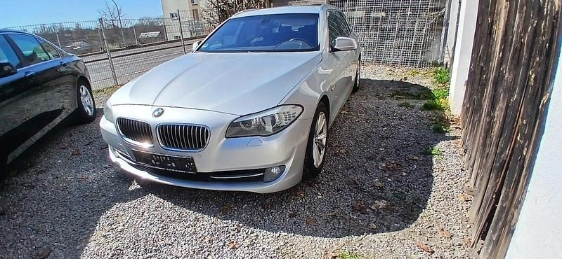 Silber Gebraucht 2010 BMW 523 Kombi | 4.950 € - Bild 1/4