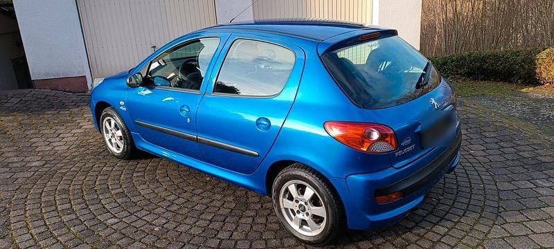 Gebraucht Peugeot 206 Urban Move 73 PS (53 kW) 2011 Blau Limousine