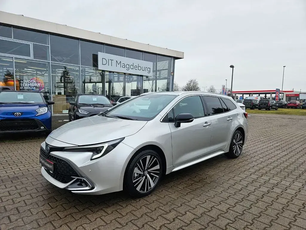 Neu Toyota Corolla 140 PS (102 kW) 2025 Cosmic silber Kombi