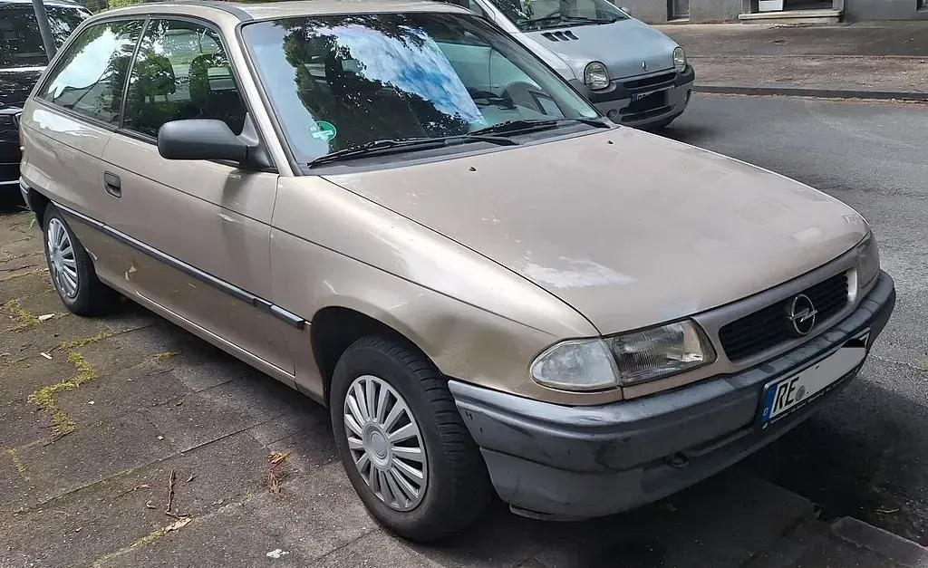 Gebraucht Opel Astra 75 PS (55 kW) 1997 Beige Limousine
