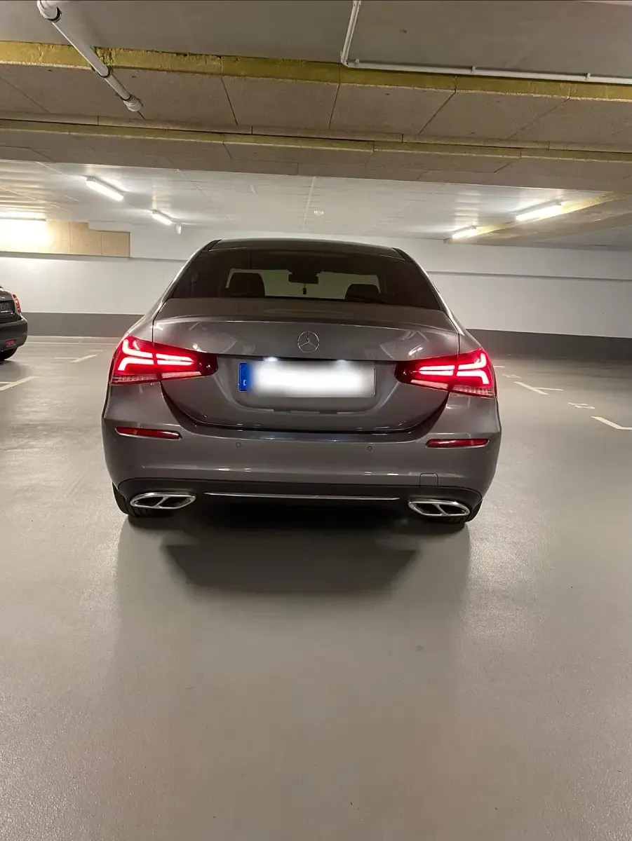 Gebraucht Mercedes A180 136 PS (100 kW) 2019 Grau Limousine