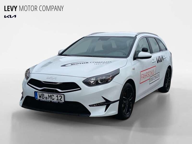 Wd cararraweiss Gebraucht 2023 Kia Ceed Kombi | 22.390 € (Fairer Preis) - Bild 1/4