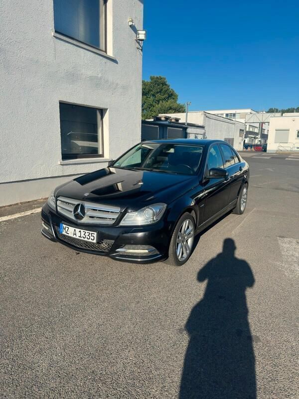 Schwarz Gebraucht 2011 Mercedes C350 Limousine | 8.999 € (Fairer Preis) - Bild 1/4