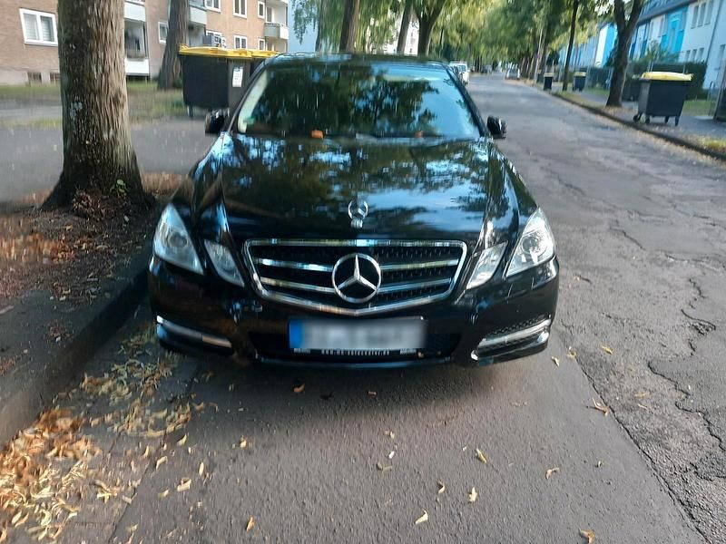 Schwarz Gebraucht 2012 Mercedes E350 Avantgarde Limousine | 12.000 € (Guter Preis) - Bild 1/4