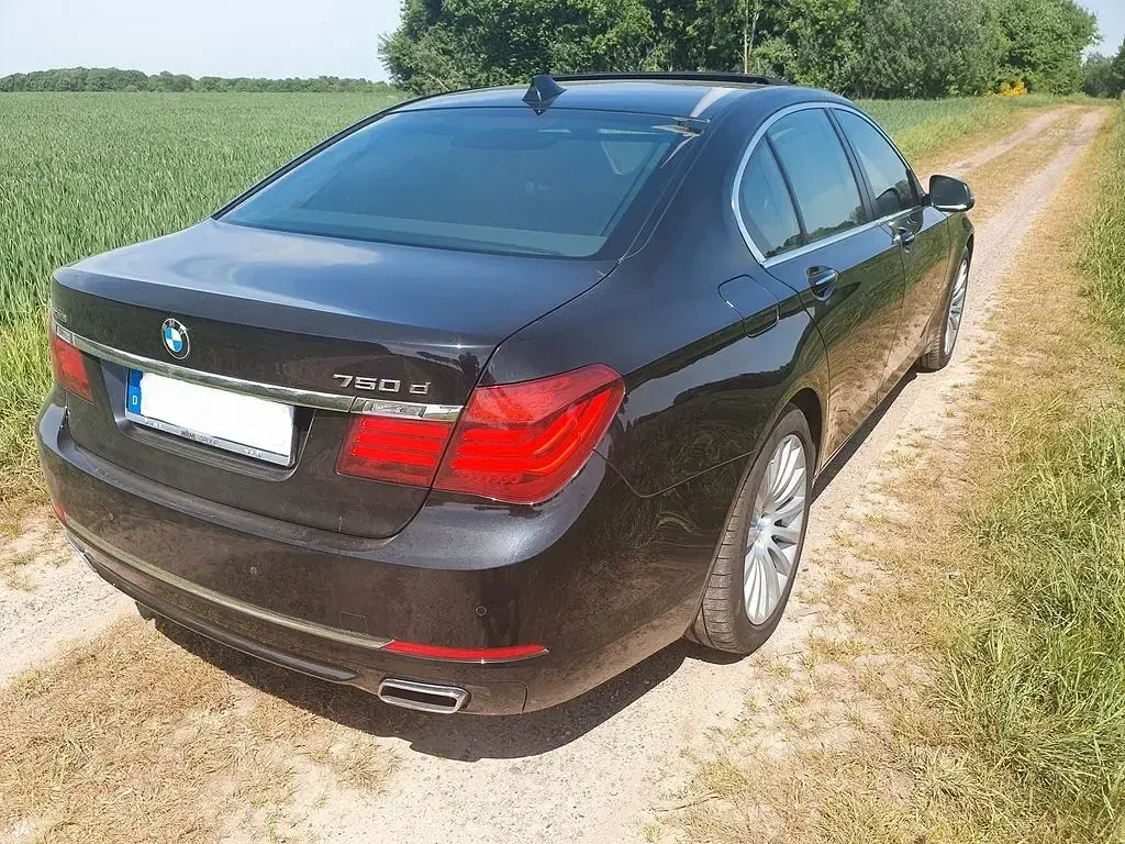 Gebraucht BMW 750 381 PS (280 kW) 2015 Schwarz Limousine