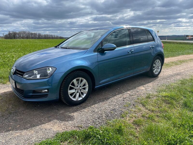 Blau Gebraucht 2013 VW Golf VII Trendline Limousine | 7.300 € (Guter Preis) - Bild 1/4