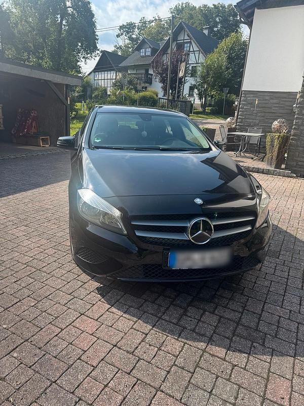 Schwarz Gebraucht 2013 Mercedes A180 Limousine | 9.000 € (Guter Preis) - Bild 1/4