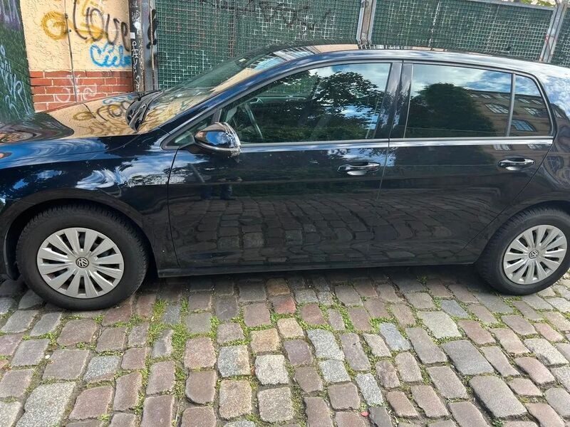 Schwarz Gebraucht 2013 VW Golf VII Trendline Limousine | 9.500 € (Fairer Preis) - Bild 1/4