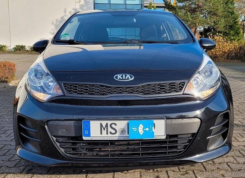 Gebraucht Kia Rio 84 PS (61 kW) 2016 Schwarz Kleinwagen