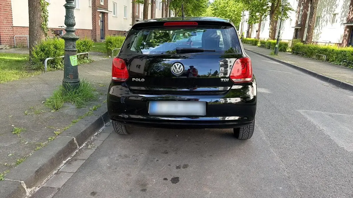 Käytetty VW Polo 75 HP (55 kW) 2009 Musta Viistoperä
