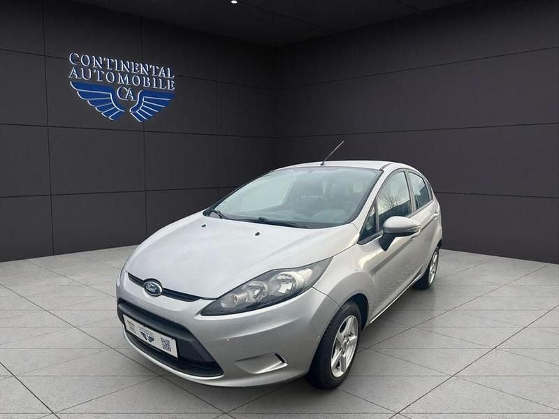 Gebraucht Ford Fiesta Trend 82 PS (60 kW) 2009 Polarsilber Kleinwagen