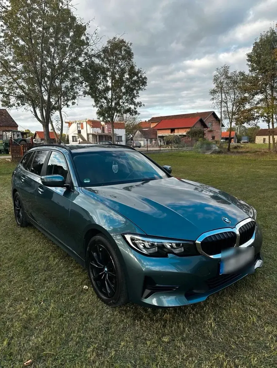 Gebraucht BMW 320e 190 PS (139 kW) 2020 Grün Kombi