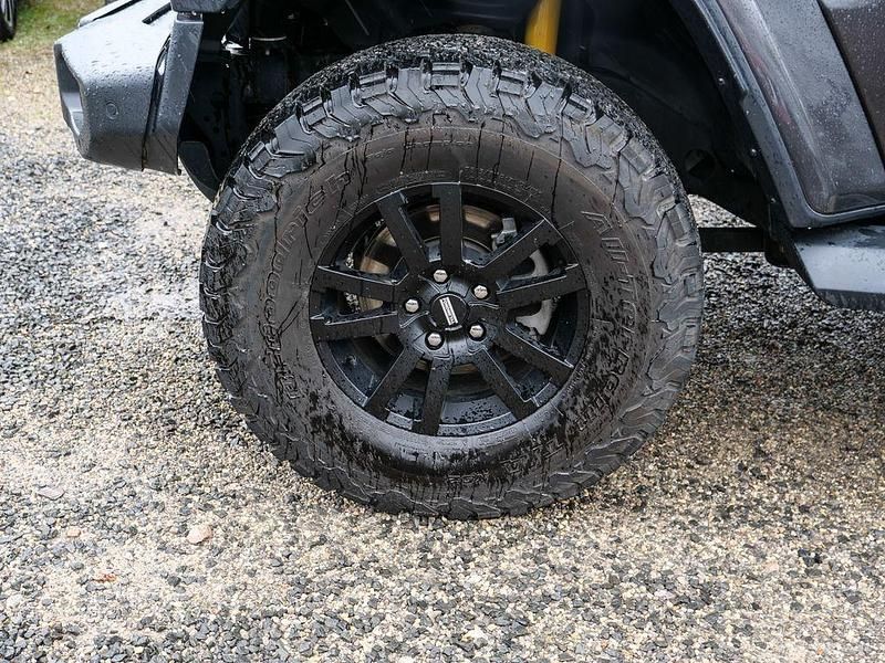 Gebraucht Jeep Wrangler Unlimited Sahara 200 PS (147 kW) 2021 Grau SUV