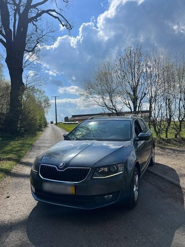 Gebraucht Skoda Octavia 180 PS (132 kW) 2014 Kleinwagen