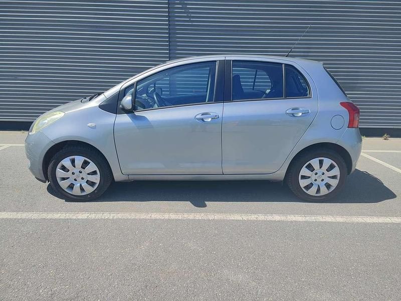 Medium silver metallic Gebraucht 2007 Toyota Yaris Sol Kleinwagen | 2.800 € (Fairer Preis) - Bild 1/4