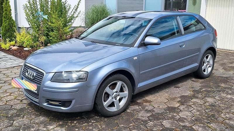 Grau Gebraucht 2005 Audi A3 Ambiente Limousine | 3.100 € (Fairer Preis) - Bild 1/4