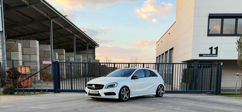 Weiß Gebraucht 2012 Mercedes A250 Kleinwagen | 21.600 € - Bild 1/4