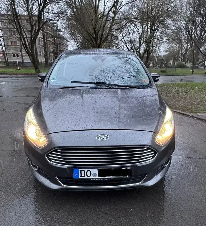 Gebraucht Ford S-MAX Titanium 150 PS (110 kW) 2017 Grau Van / Kleinbus