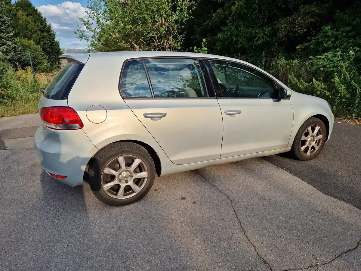 Gebraucht VW Golf VI 122 PS (89 kW) 2009 Silber Limousine