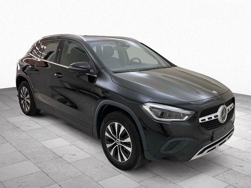 Nachtschwarz Gebraucht 2022 Mercedes GLA180 Style SUV | 32.950 € (Fairer Preis) - Bild 1/4