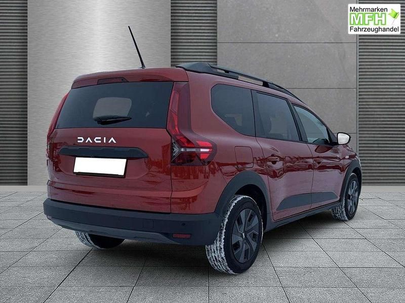 Neu Dacia Jogger Expression 101 PS (74 kW) 2025 Terracottabraun Van / Kleinbus