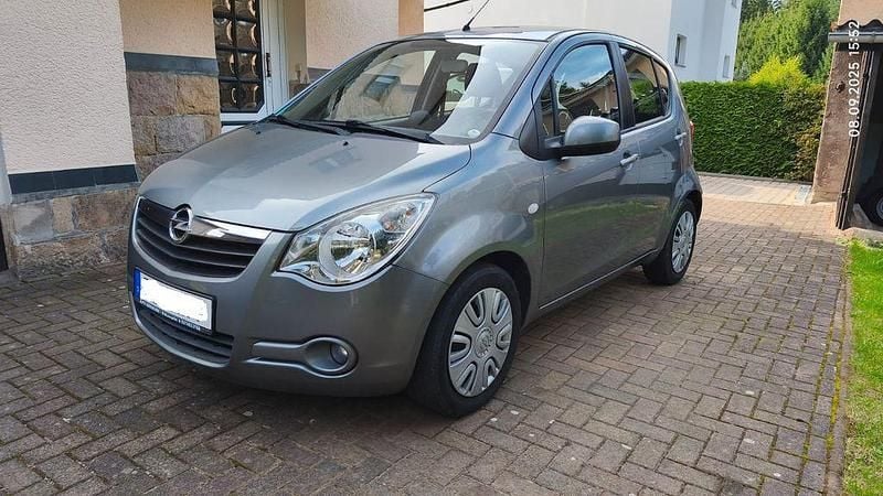 Grau Gebraucht 2014 Opel Agila Kombi | 4.990 € (Fairer Preis) - Bild 1/4