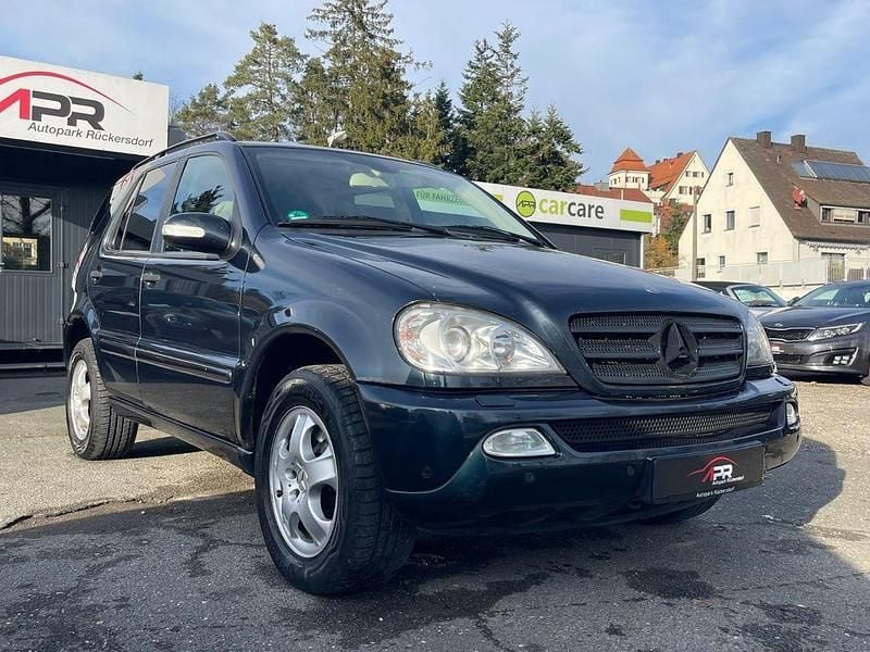 Gebraucht Mercedes ML270 163 PS (119 kW) 2002 Schwarz SUV