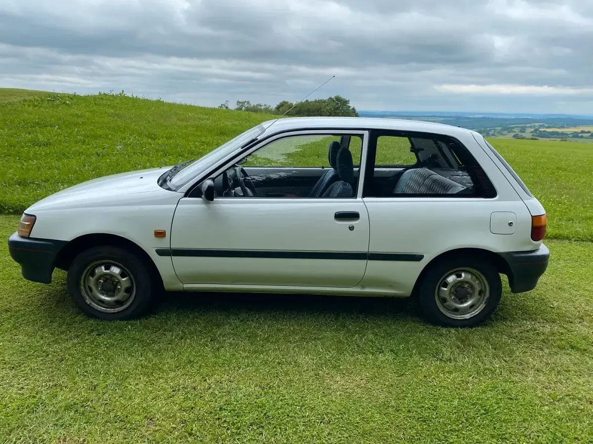 Gebraucht Toyota Starlet 75 PS (55 kW) 1994 Weiß Kleinwagen