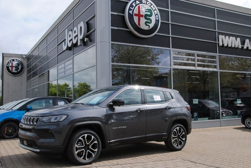 Grau Gebraucht 2024 Jeep Compass Altitude SUV | 35.790 € (Teuer) - Bild 1/4