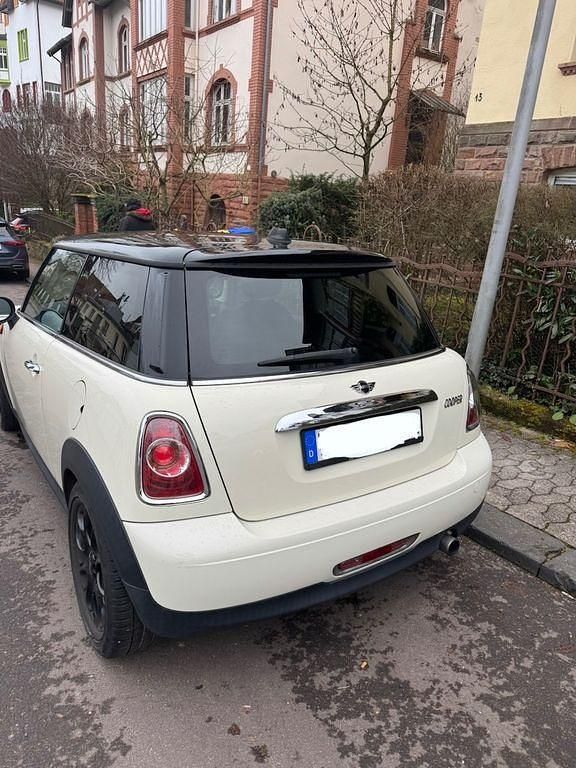 Gebraucht Mini Cooper 122 PS (89 kW) 2010 Weiß Kleinwagen