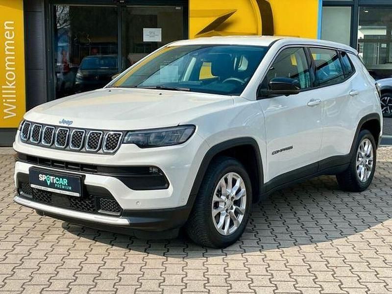 Gebraucht Jeep Compass Altitude 131 PS (96 kW) 2024 Alpine white SUV