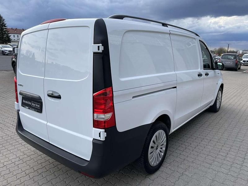 Gebraucht Mercedes e-Vito 85 kW (116 PS) 2023 Arktikweiß Van / Kleinbus