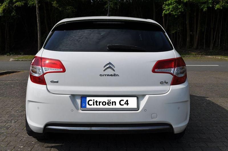 Używany Citroën C4 Exclusive 114 KM (83 kW) 2014 Biały Sedan/Limuzyna