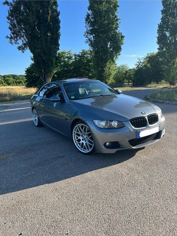 Grau Gebraucht 2009 BMW 330 Cabriolet Comfort Edition Cabrio | 11.900 € (Teuer) - Bild 1/4