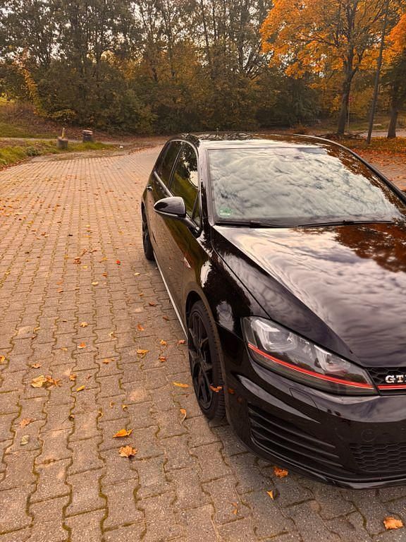 Schwarz Gebraucht 2013 VW Golf VII GTI Limousine | 11.900 € (Superpreis) - Bild 1/4