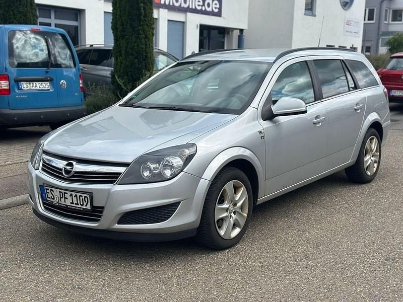Silber Gebraucht 2011 Opel Astra Edition Limousine | 1.899 € (Guter Preis) - Bild 1/4