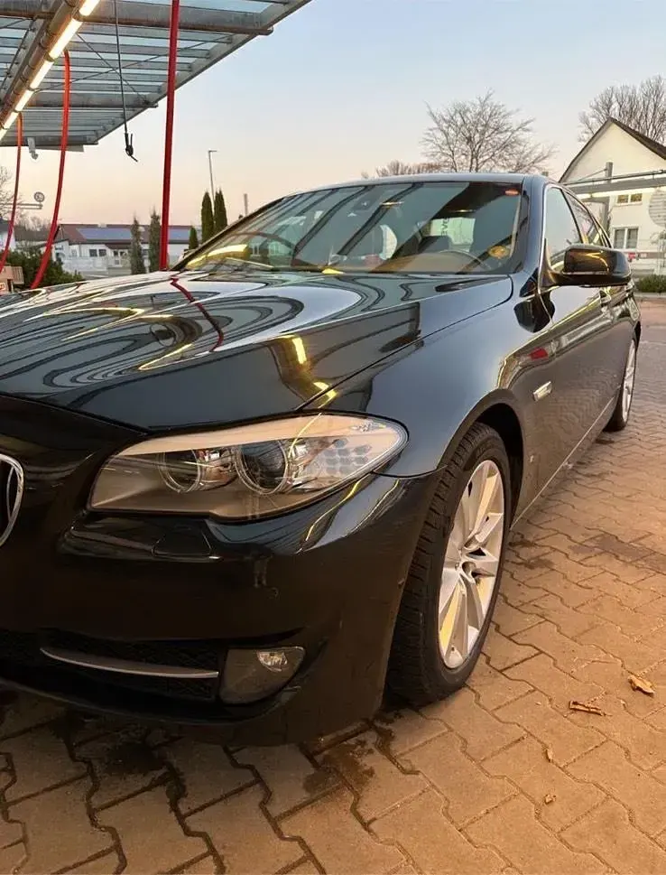 Gebraucht BMW 520 190 PS (139 kW) 2010 Schwarz Limousine
