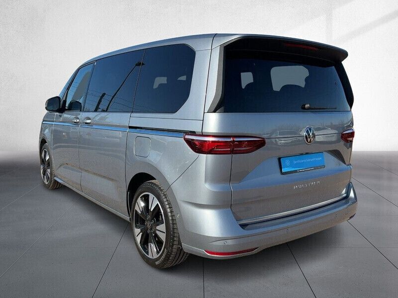 Gebraucht VW T7 Style 150 PS (110 kW) 2022 Monosilber metallic Van