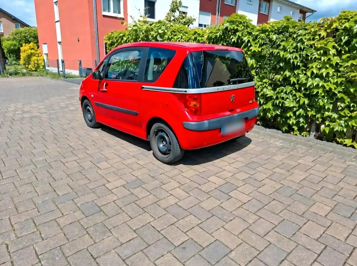 Gebraucht Peugeot 1007 73 PS (53 kW) 2006 Rot Van / Kleinbus