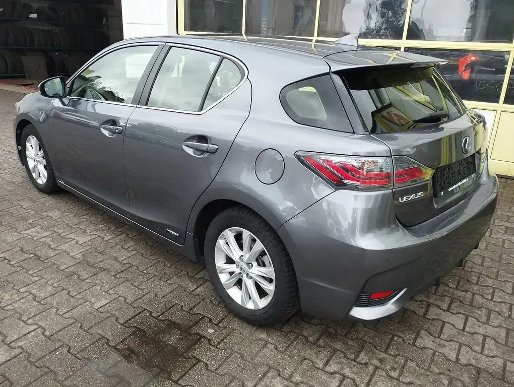 Gebraucht Lexus CT200h 99 PS (72 kW) 2016 Grau Limousine