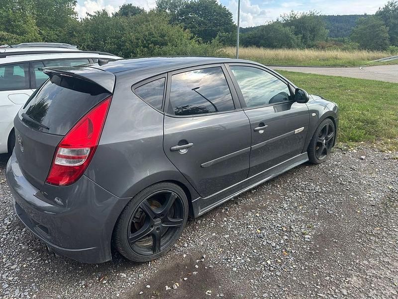 Schwarz Gebraucht 2007 Hyundai i30 Limousine | 3.500 € (Teuer) - Bild 1/4