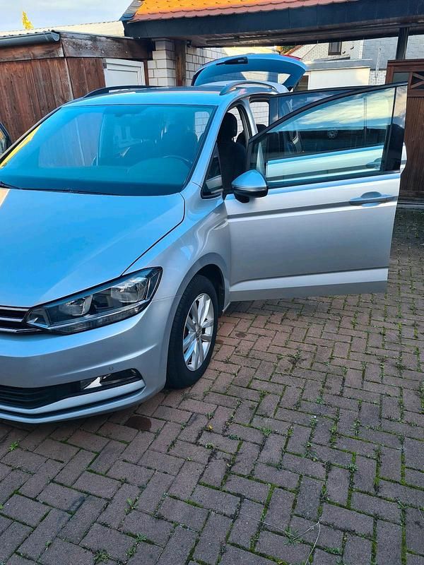 Gebraucht VW Touran 150 PS (110 kW) 2016 Silber Van / Kleinbus