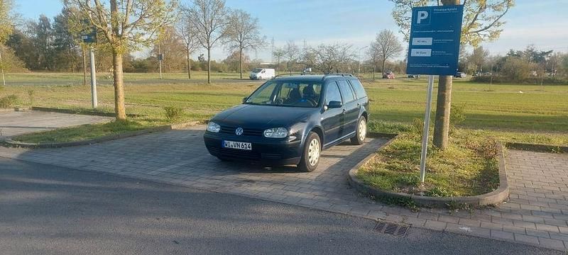 Gebraucht VW Golf IV Comfortline 101 PS (74 kW) 2004 Blau Kombi