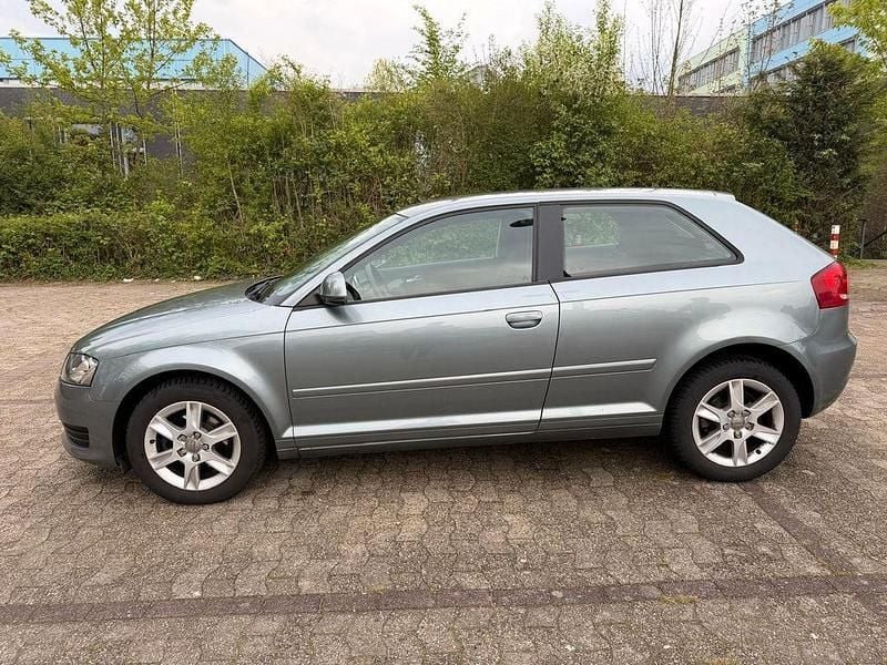 Second-hand Audi A3 Ambition 102 CP (75 kW) 2010 Argintiu Hatchback
