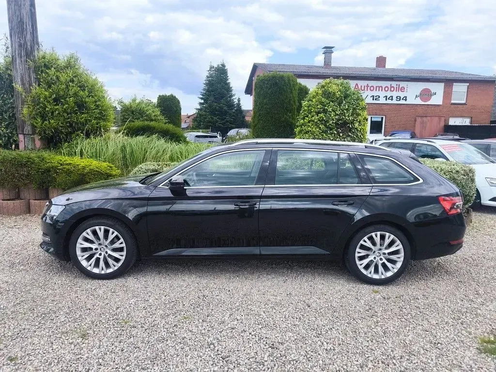 Gebraucht Skoda Superb Style 200 PS (147 kW) 2022 Black magic pearlescent Kombi