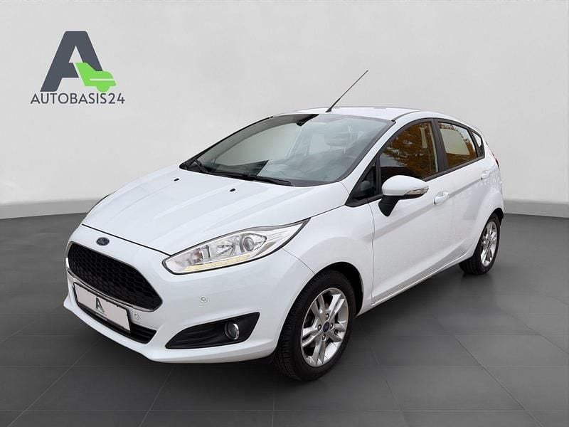 Weiß Gebraucht 2016 Ford Fiesta Celebration Kleinwagen | 5.900 € (Guter Preis) - Bild 1/4